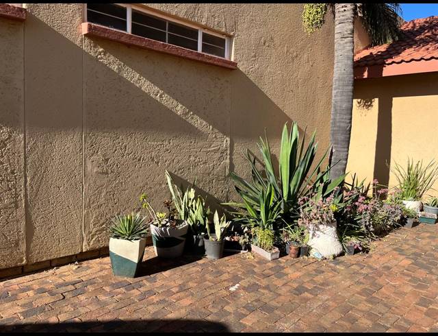 3 BEDROOM HOUSE FOR SALE IN FLORA PARK